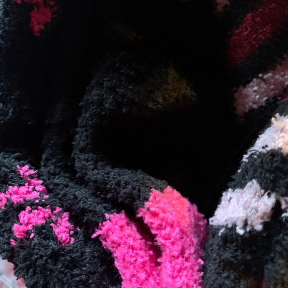 NWT XlOXO Women’s Black and Pink Cozy Socks Size 4 to 10 - Picture 3 of 7